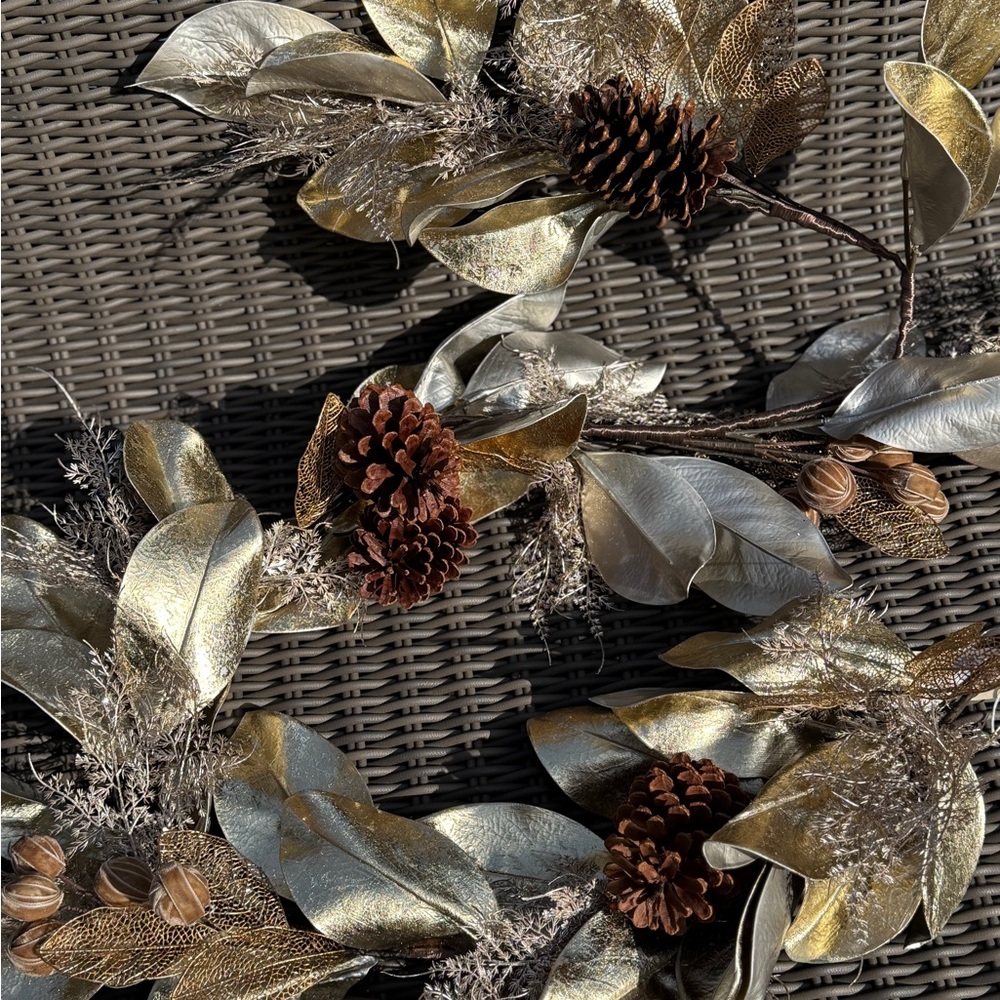 Frontgate Gold Magnolia and Pinecone Garland 6 ft - NWT - Picture 3 of 15